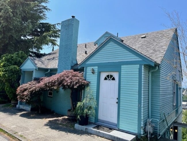 2103 11th Ave W in Seattle, WA - Building Photo - Building Photo