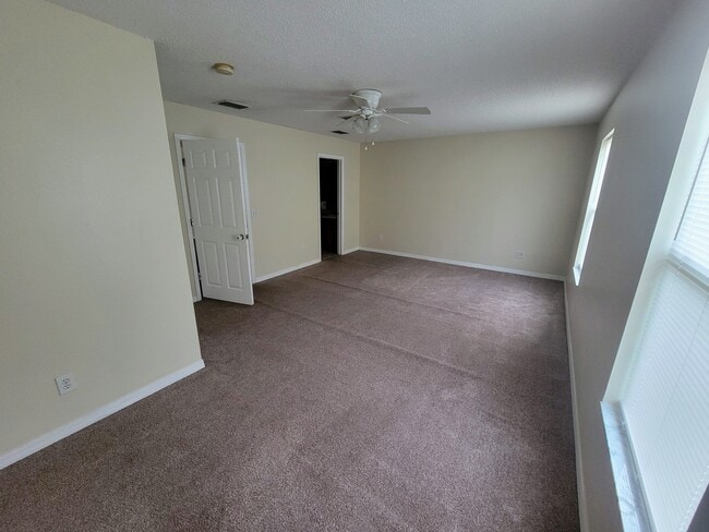 4335 Silver Falls Dr in Land O Lakes, FL - Building Photo - Building Photo