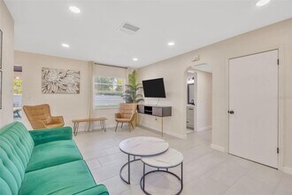 4020 W Euclid Ave, Unit 14 in Tampa, FL - Building Photo - Building Photo