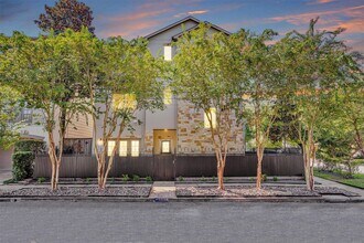 2101 Elmen St in Houston, TX - Building Photo - Building Photo