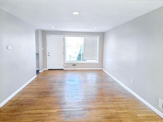 404 Garden City Dr in Monroeville, PA - Building Photo - Building Photo