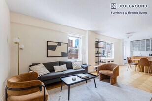 30 Park Ave in New York, NY - Building Photo