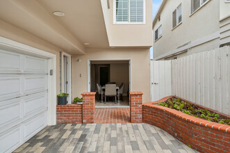 227 48th St in Newport Beach, CA - Foto de edificio - Building Photo