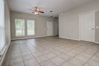 1702 Singleton Ave in Austin, TX - Foto de edificio - Building Photo