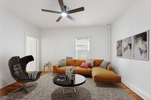 74 Forest St in Montclair, NJ - Building Photo