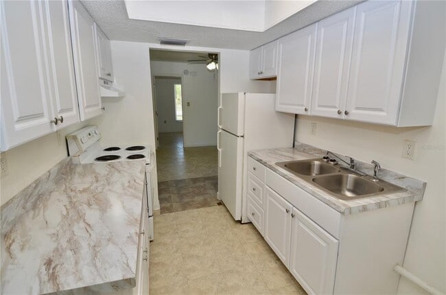 411 San Miguel Ave in North Port, FL - Building Photo - Building Photo