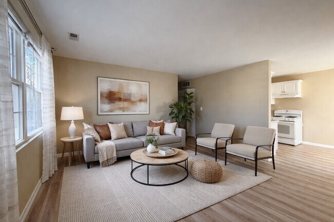 1311 Fall Ct in Wheeling, IL - Building Photo - Building Photo