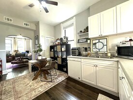 2031 W Moffat St, Unit 2 in Chicago, IL - Building Photo