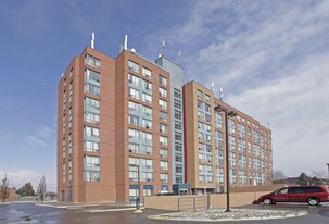7095 Rexwood Rd in Mississauga, ON - Building Photo