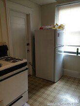 349 Pleasant St in Malden, MA - Foto de edificio - Building Photo