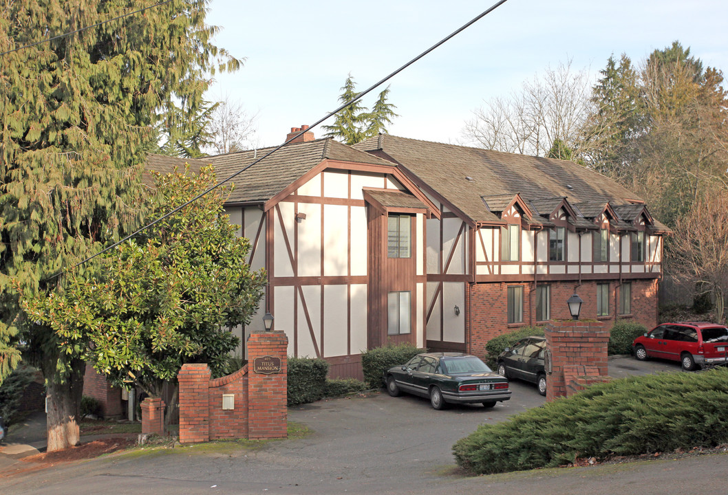 Titus Mansion in Kent, WA - Building Photo