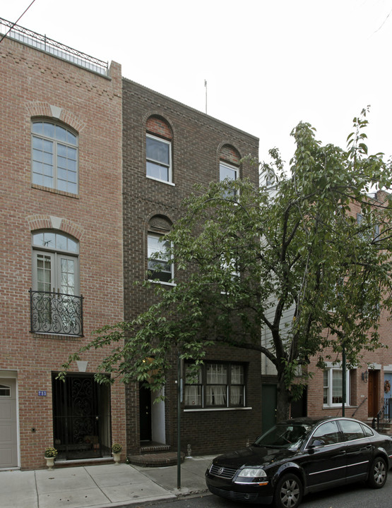 753 S 9th St in Philadelphia, PA - Building Photo