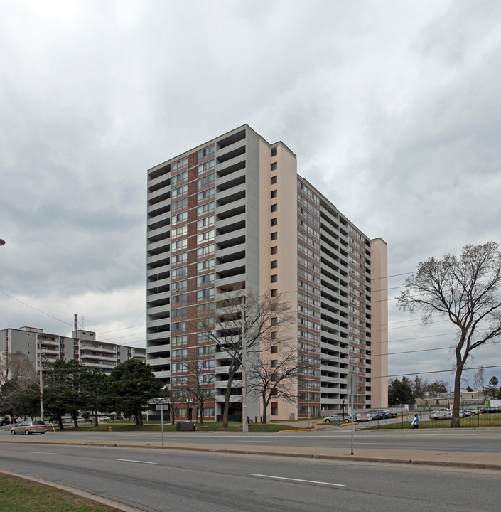 3380 Eglinton Ave E in Toronto, ON - Building Photo