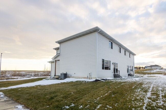 12002 Edgewater Dr in Papillion, NE - Building Photo - Building Photo