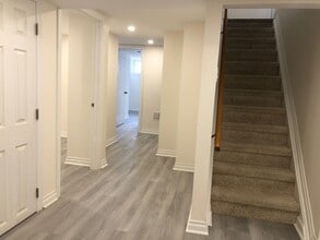 10 Charing Rd in Ottawa, ON - Building Photo - Building Photo