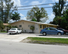 14155 NE 3rd Ct in Miami, FL - Building Photo - Building Photo