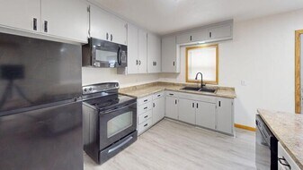 1734 N 7th St in Bismarck, ND - Building Photo