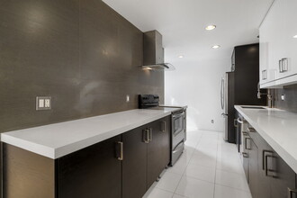 8550 Holloway Dr, Unit 405 in West Hollywood, CA - Foto de edificio - Building Photo