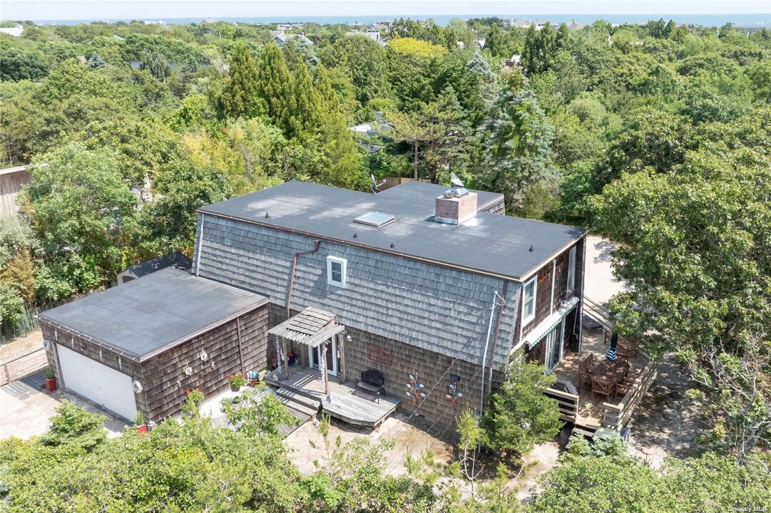 54 Cliff Rd in Amagansett, NY - Building Photo