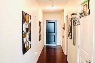 201 N Elm St, Unit 410 in Greensboro, NC - Building Photo - Building Photo