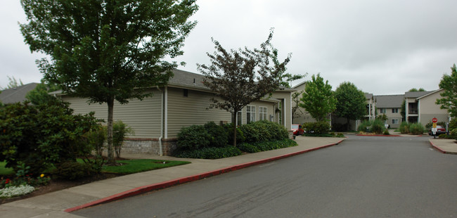 The Park at Emerald Village in Springfield, OR - Foto de edificio - Building Photo