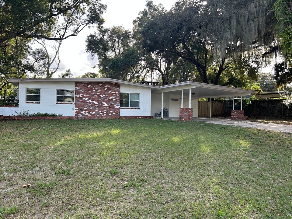 Nice 3 bedroom 2 bathroom House In Apopka in Apopka, FL - Foto de edificio