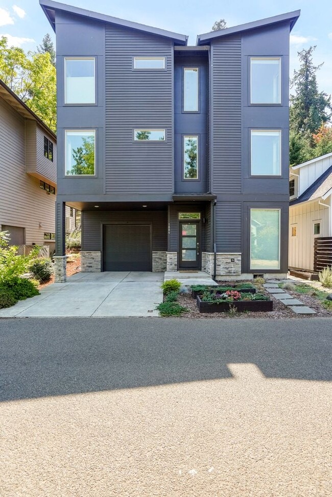 1884 Cousteau Loop SE in Salem, OR - Building Photo - Building Photo