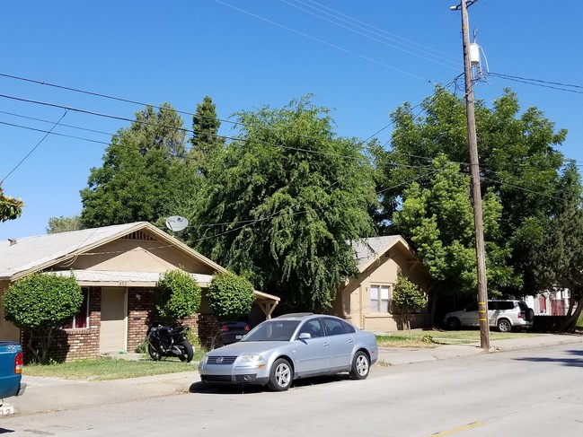 806 Olive St in Yuba City, CA - Building Photo - Building Photo