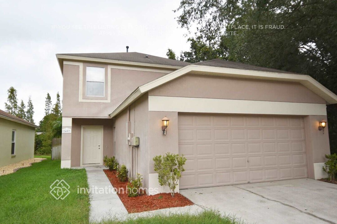 2407 Sagemont Dr in Brandon, FL - Foto de edificio