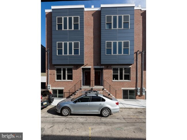 property at 2015 S Hutchinson St