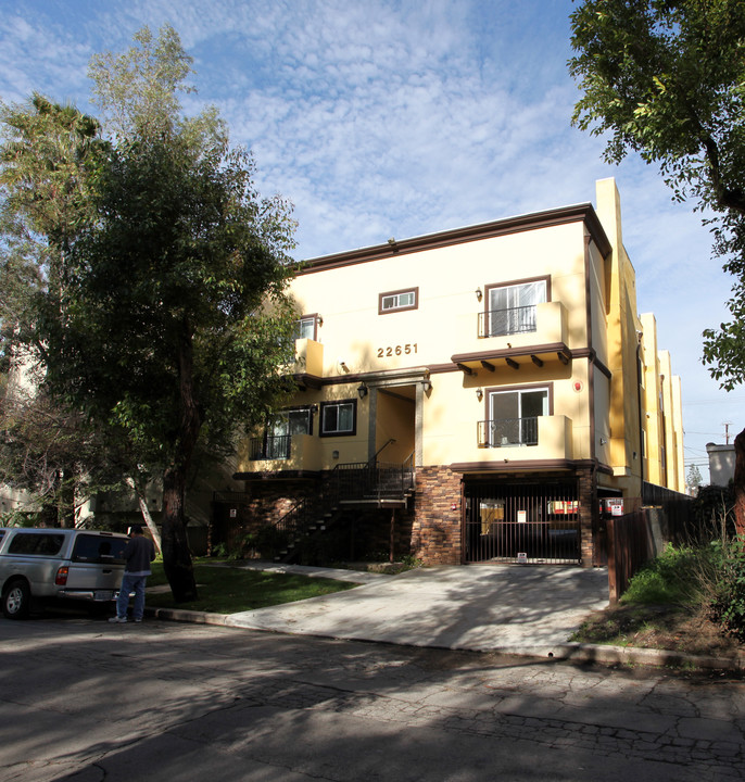 22651 Del Valle St in Woodland Hills, CA - Foto de edificio