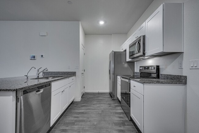526 Clearsable Ave in Henderson, NV - Building Photo - Building Photo
