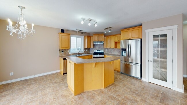 9301 Lakeland Dr in Grande Prairie, AB - Building Photo - Building Photo