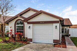 8606 Twin Farms Pl in Tampa, FL - Building Photo