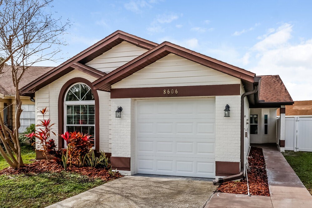 8606 Twin Farms Pl in Tampa, FL - Foto de edificio