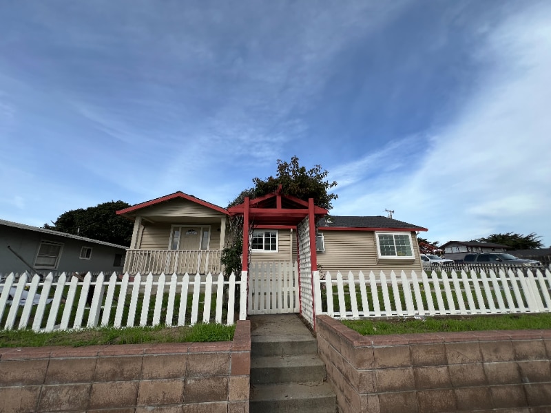 1365 La Salle Ave in Seaside, CA - Building Photo