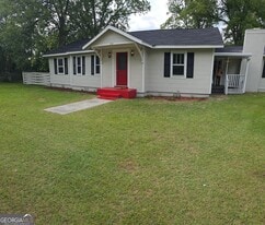 119 E Wacona Dr in Waycross, GA - Building Photo