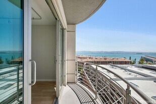 219 Brannan St in San Francisco, CA - Building Photo