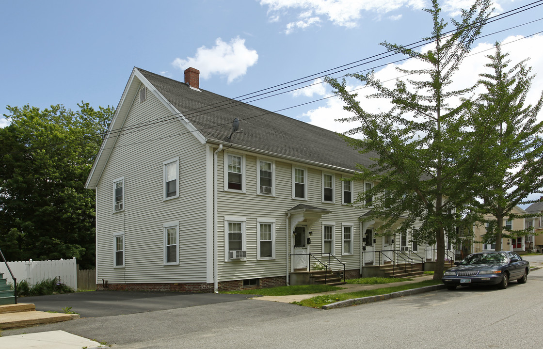 16 Everett St in Dover, NH - Building Photo