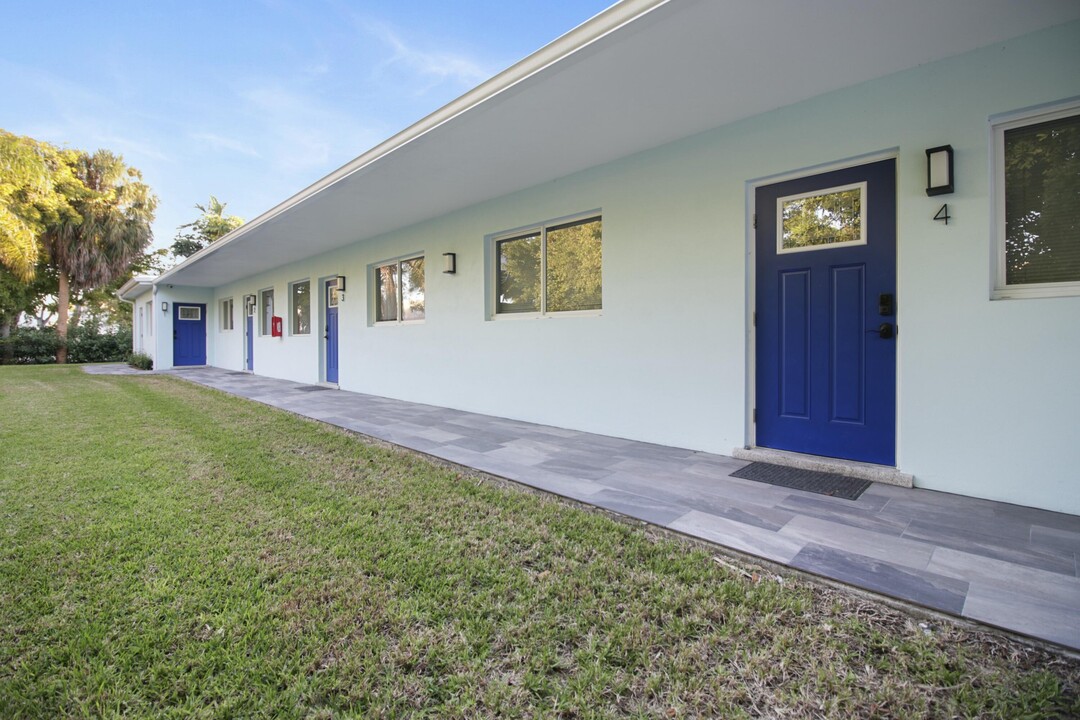 898 SE 2nd Pl in Deerfield Beach, FL - Building Photo