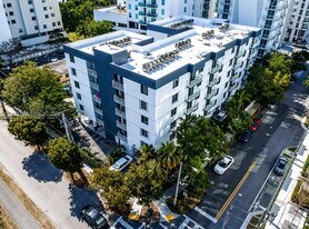 126 SW 17th Rd, Unit 201 in Miami, FL - Building Photo