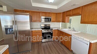 1547 W Kerry Ln in Phoenix, AZ - Building Photo - Building Photo