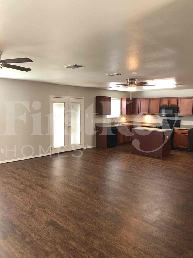 10631 S Shaenridge in San Antonio, TX - Building Photo - Building Photo