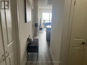 520 Steeles Ave W in Vaughan, ON - Building Photo - Building Photo