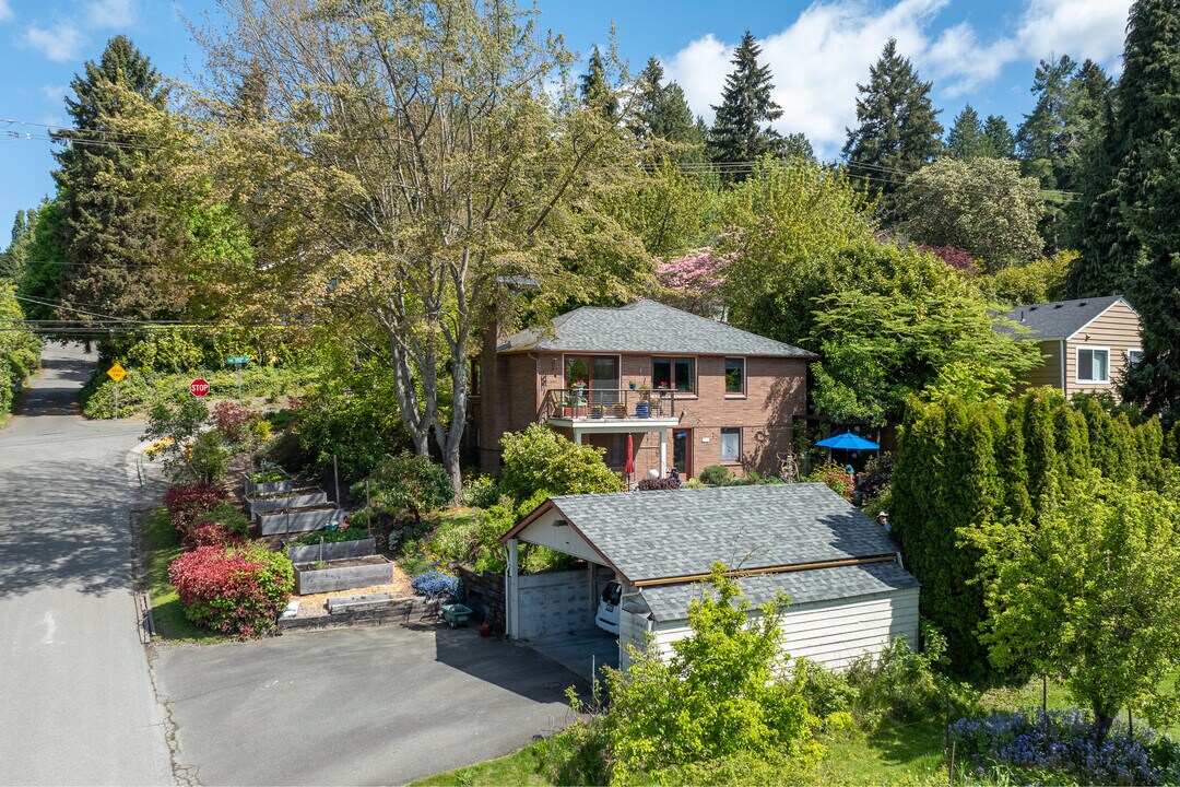 3903 NE 110th St in Seattle, WA - Building Photo
