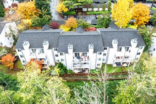 12680 NE 10th Plz in Bellevue, WA - Building Photo