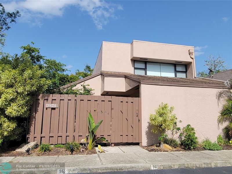 971 NW 122nd Terrace in Pembroke Pines, FL - Building Photo