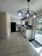 4742 W Ponkan Rd in Apopka, FL - Building Photo - Building Photo