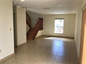 7061 SW 41st Pl in Davie, FL - Building Photo - Building Photo