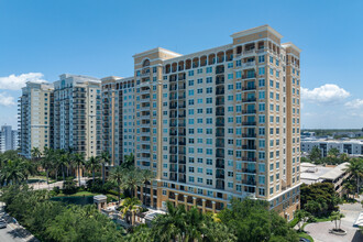 Renaissance Condominiums in Sarasota, FL - Building Photo - Building Photo